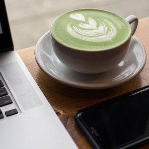 Té matcha y superalimentos para energía natural